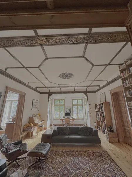 Beletage Wohnung in Altbau Villa (Denkmal) — photo 1